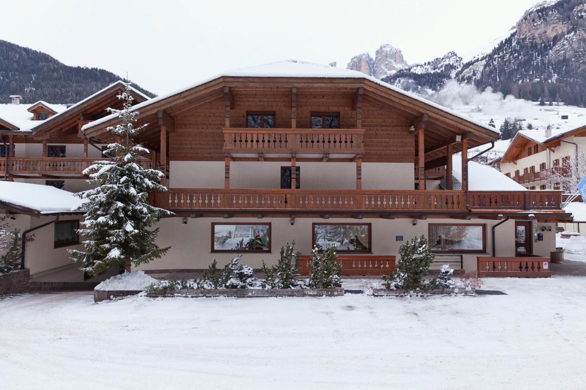 Hotel Sella Ronda Serenella Campitello di Fassa Eksteriør bilde