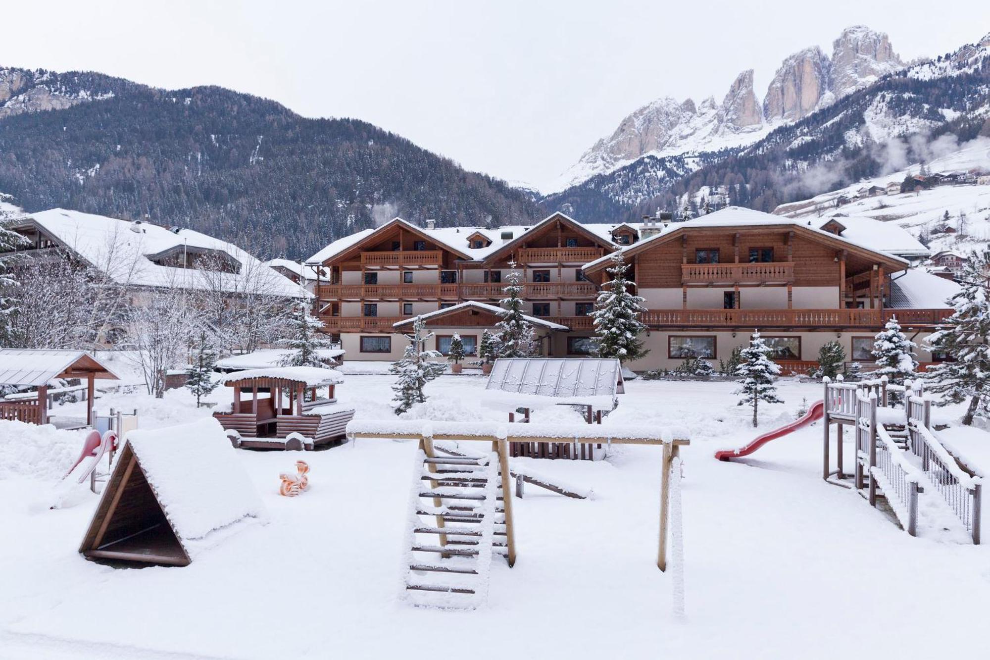Hotel Sella Ronda Serenella Campitello di Fassa Eksteriør bilde